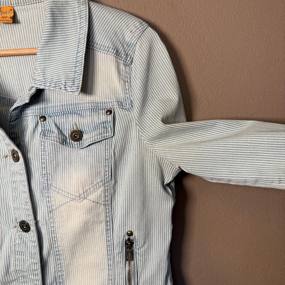 Jou Jou Womens Cropped Light Wash Distressed Denim Pinstripe Jean Jacket Size XL - Picture 7 of 16